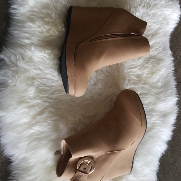 NEW W/O BOX TAN BOOTIES SZ 9 - Picture 3 of 5